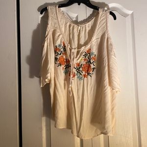 Women’s cream floral open shoulder adjustable collar quarter sleeve blouse.
